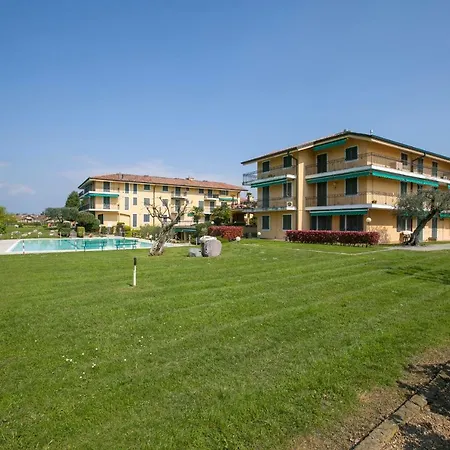 Apartment Sporting Club Paola Sirmione